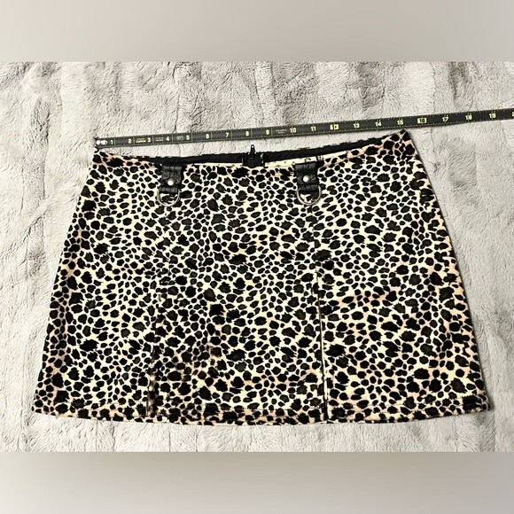 Vintage Y2K Lip Service Leopard Mini Skirt with Front Slits & D Rings SZ Medium - Picture 5 of 10